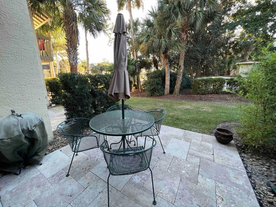 Spacious, Cozy W/parking In Coligny Villa
