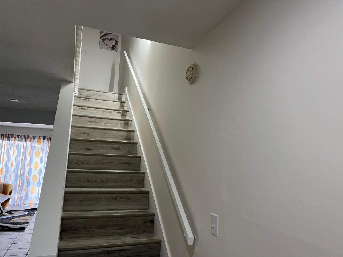 Spacious, Cozy W/parking In Coligny Hilton Head Island