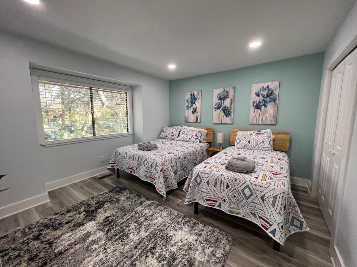 Spacious, Cozy W/parking In Coligny *